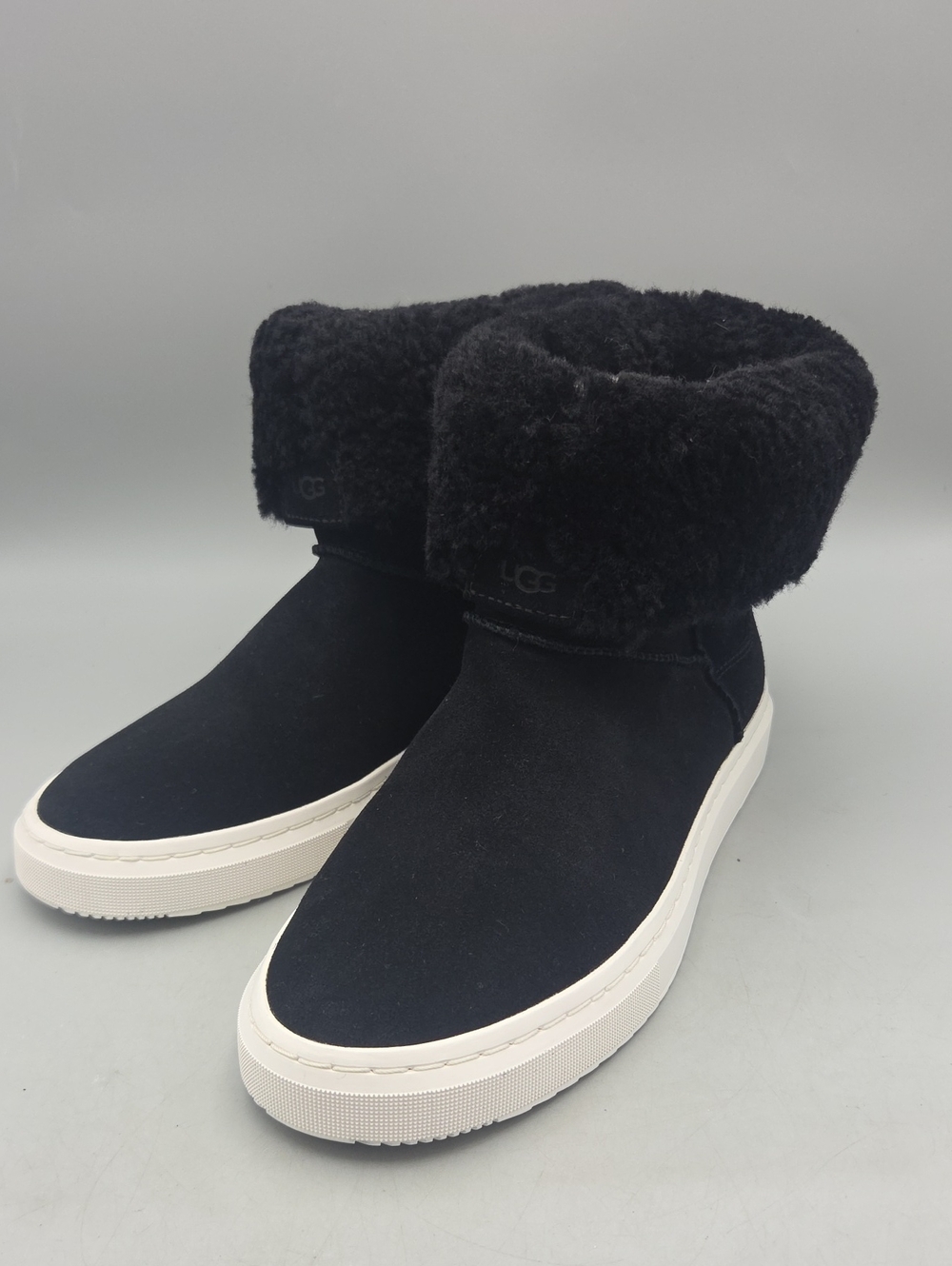 UGG Suede Black Alameda Cuffable Boots Women 10 Ankle Booties